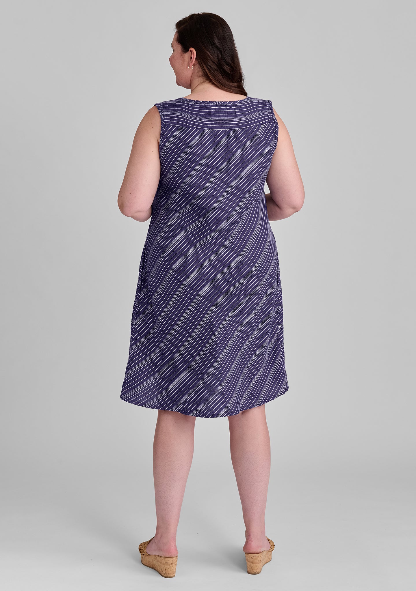 true dress linen shift dress details