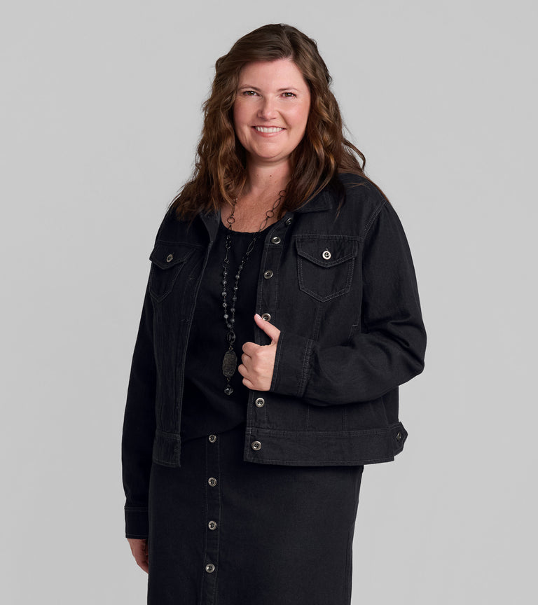 Woman in linen/cotton blend denim jacket in black