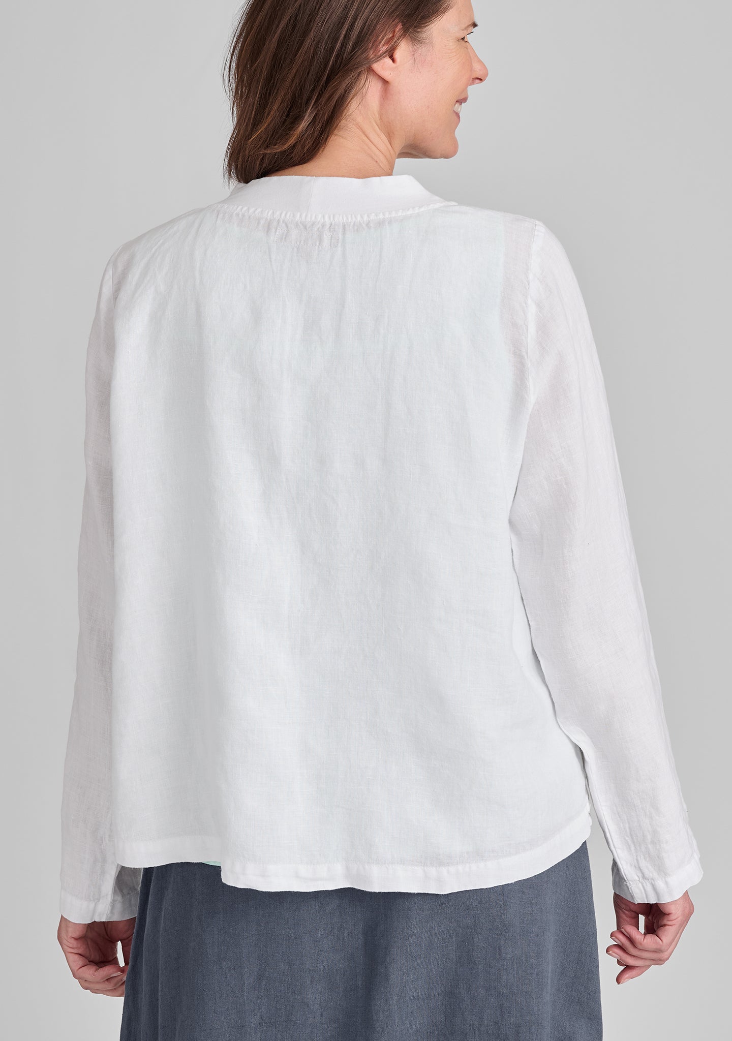 chelsea pullover long sleeve linen shirt details