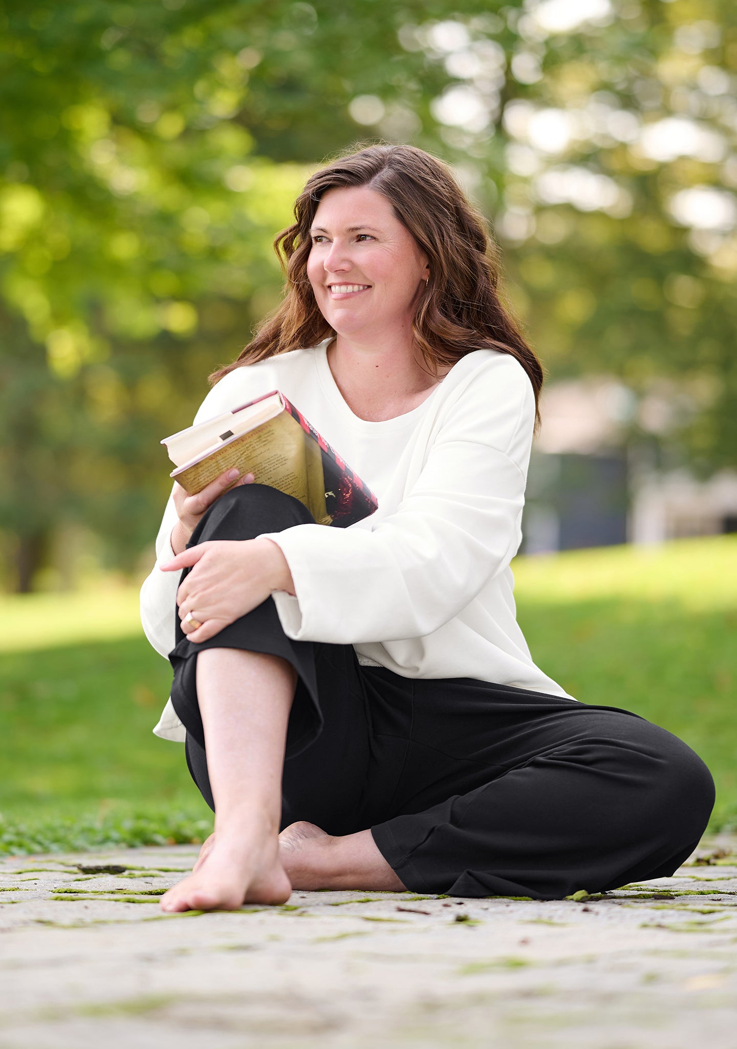 linen cotton shirt in white with linen cotton blend in black