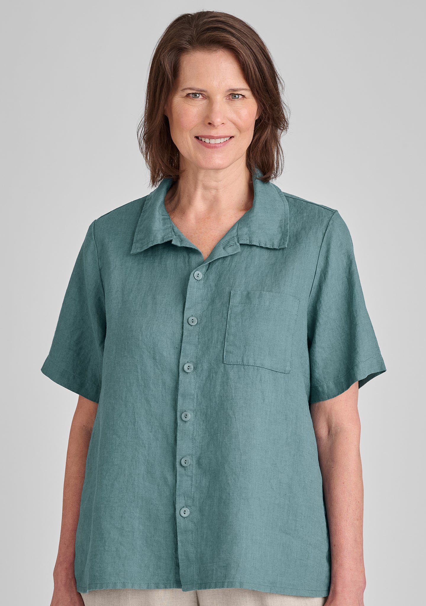 recamp linen button down shirt details