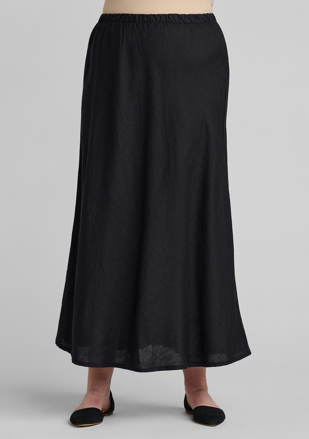 elastic waistband of women's linen skirt in black