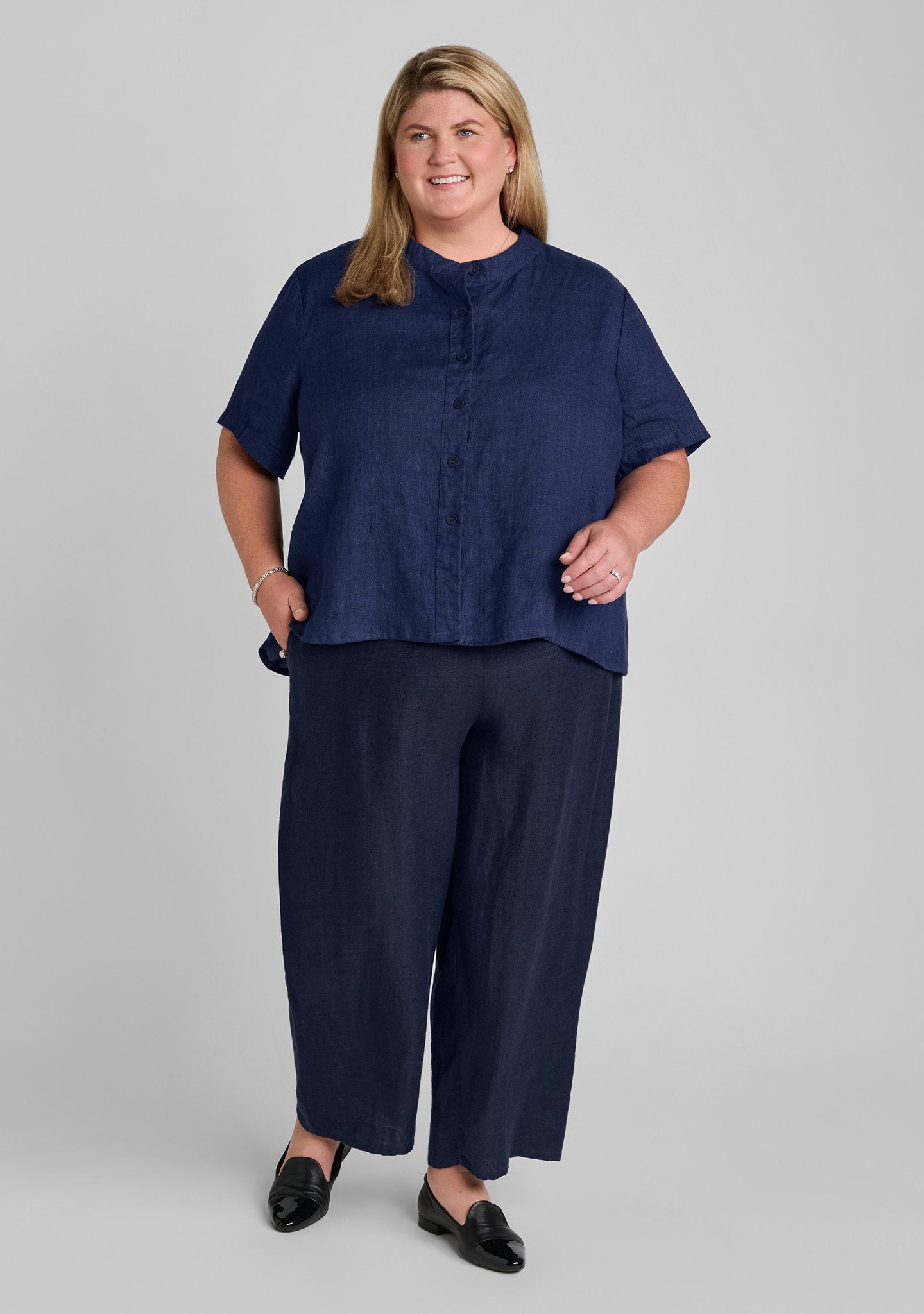 FLAX linen blouse in blue with linen pants in blue