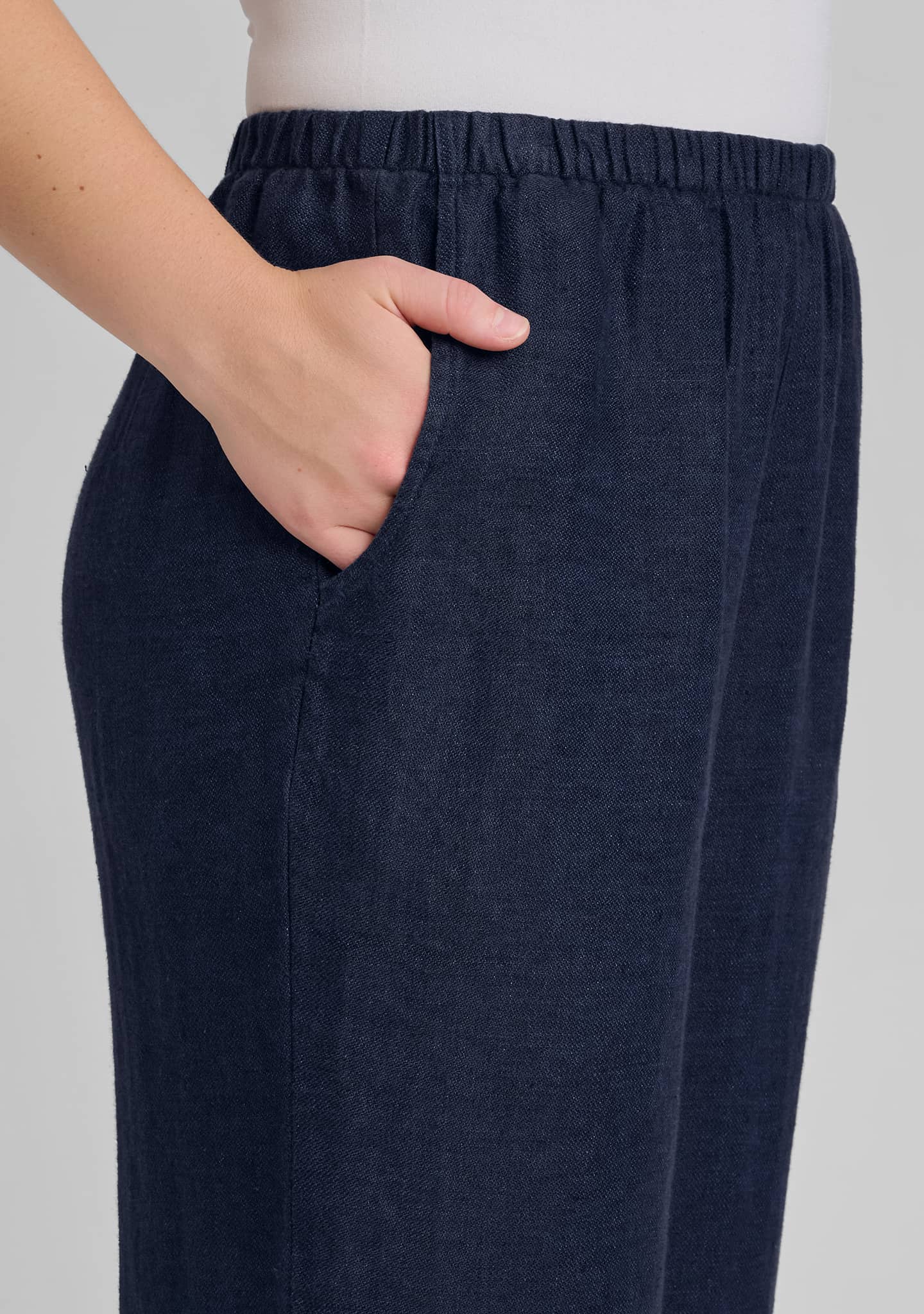 side view of elastic waist with hand in pocket