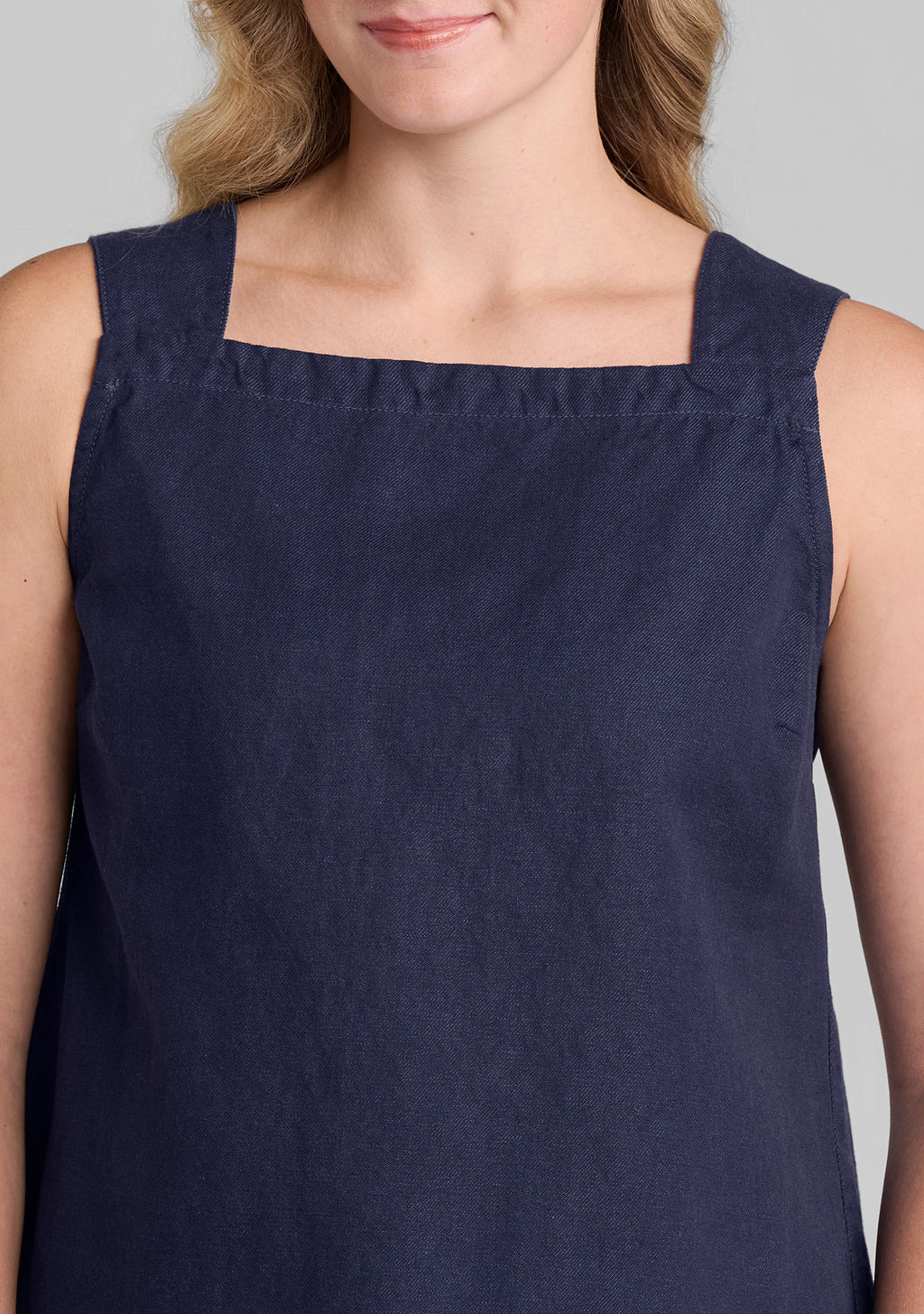 neck close up harlow tank linen/cotton denim details
