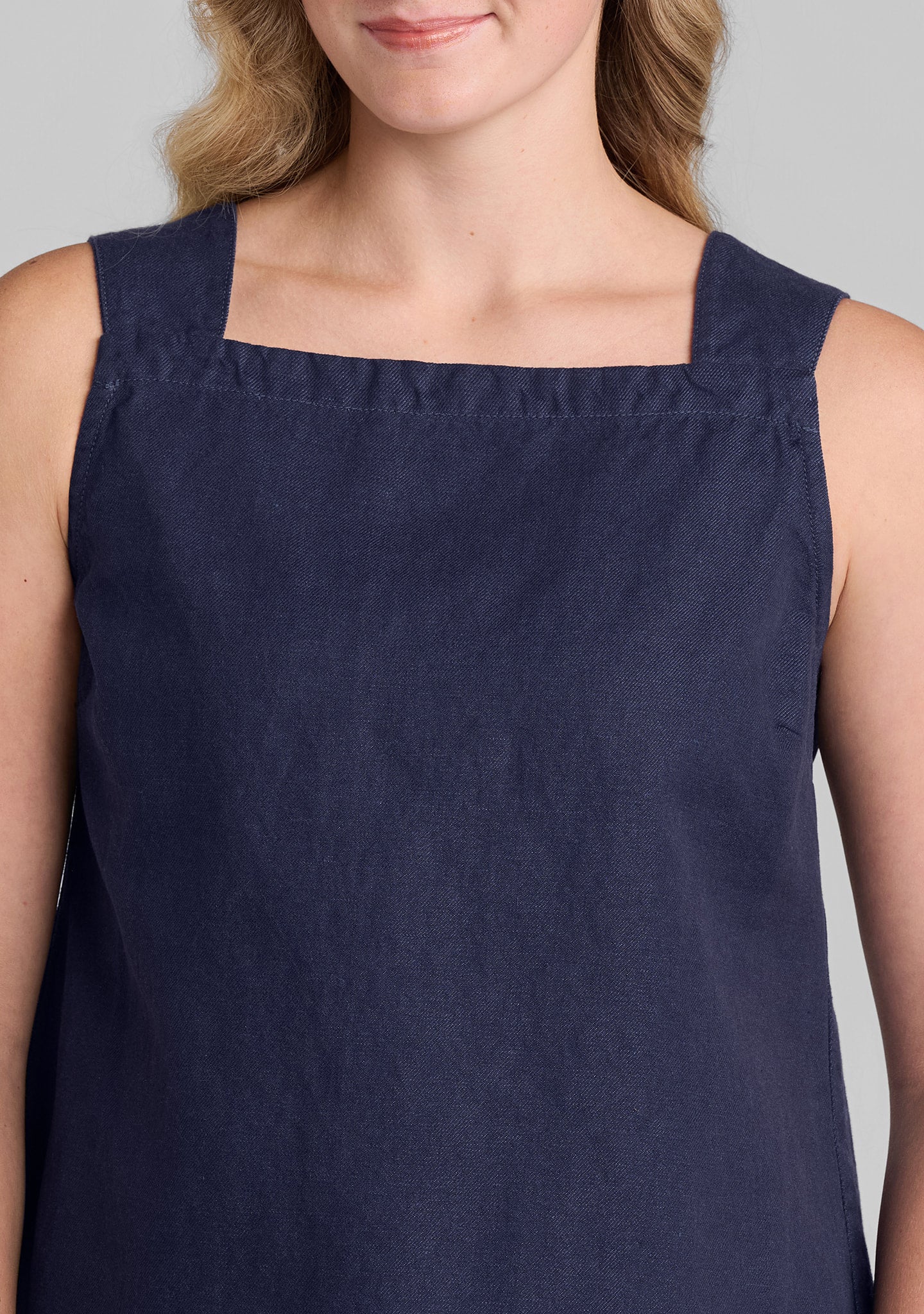 neck close up harlow tank linen/cotton denim details