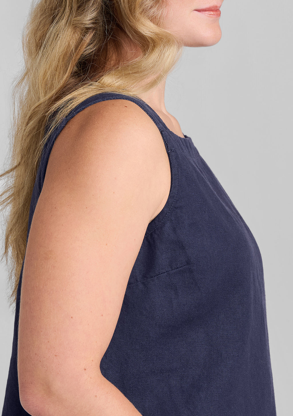 shoulder close up harlow tank linen/cotton denim details