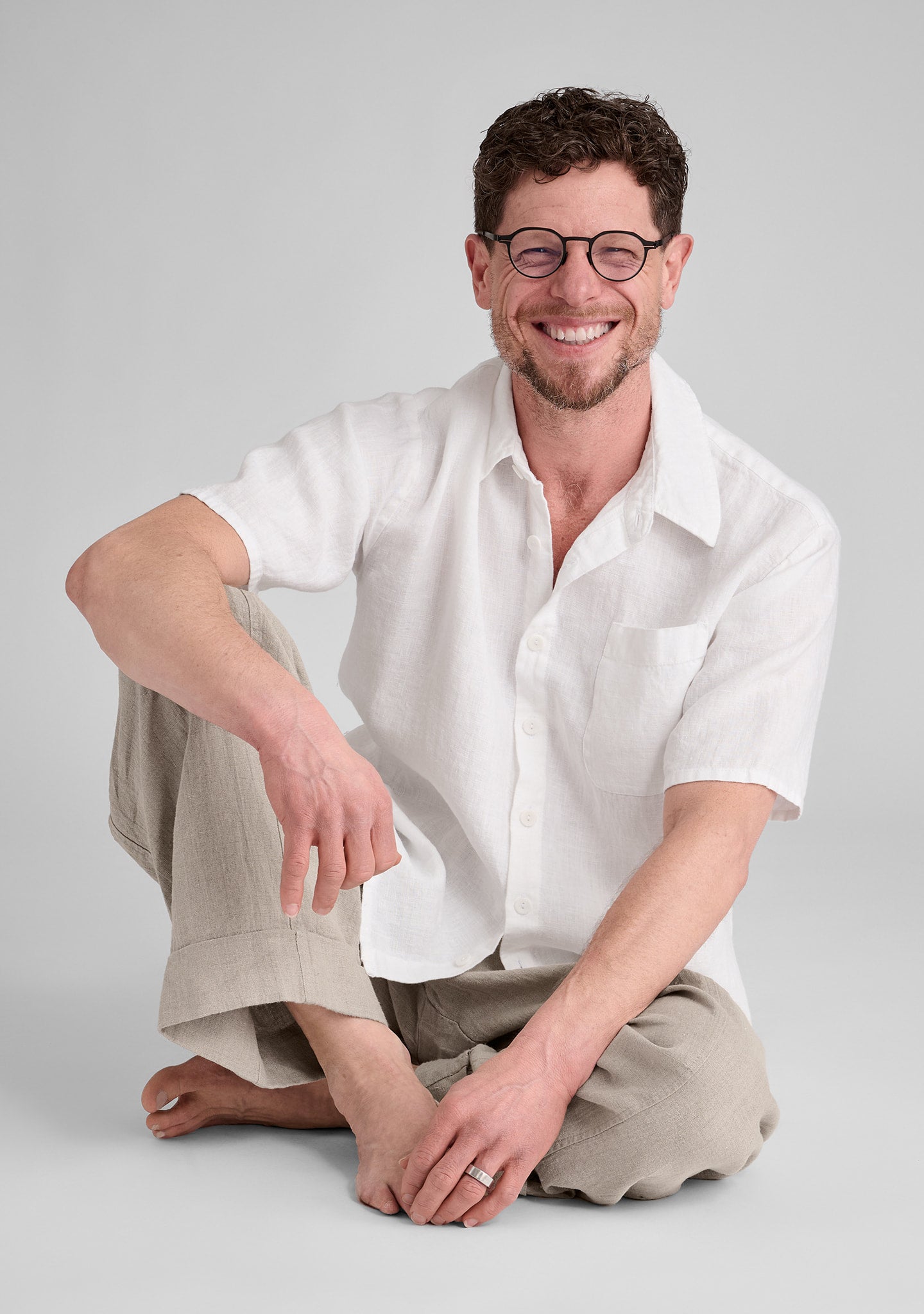 FLAX linen shirt in white with linen pants in natural