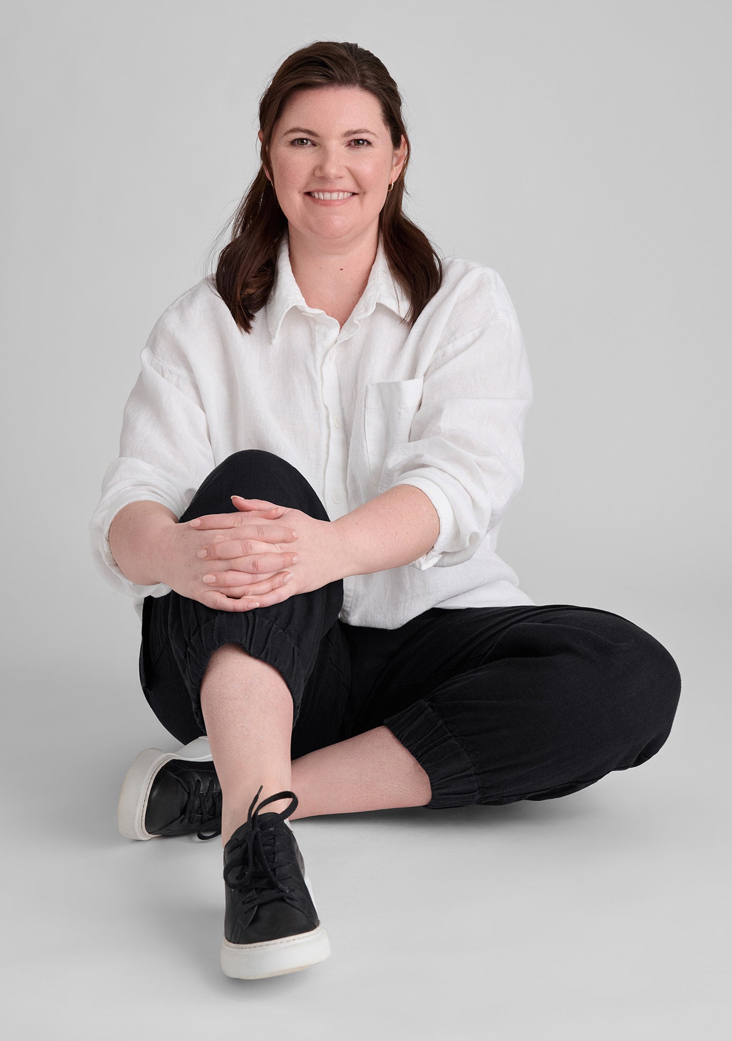 FLAX linen shirt in white with linen pants in black