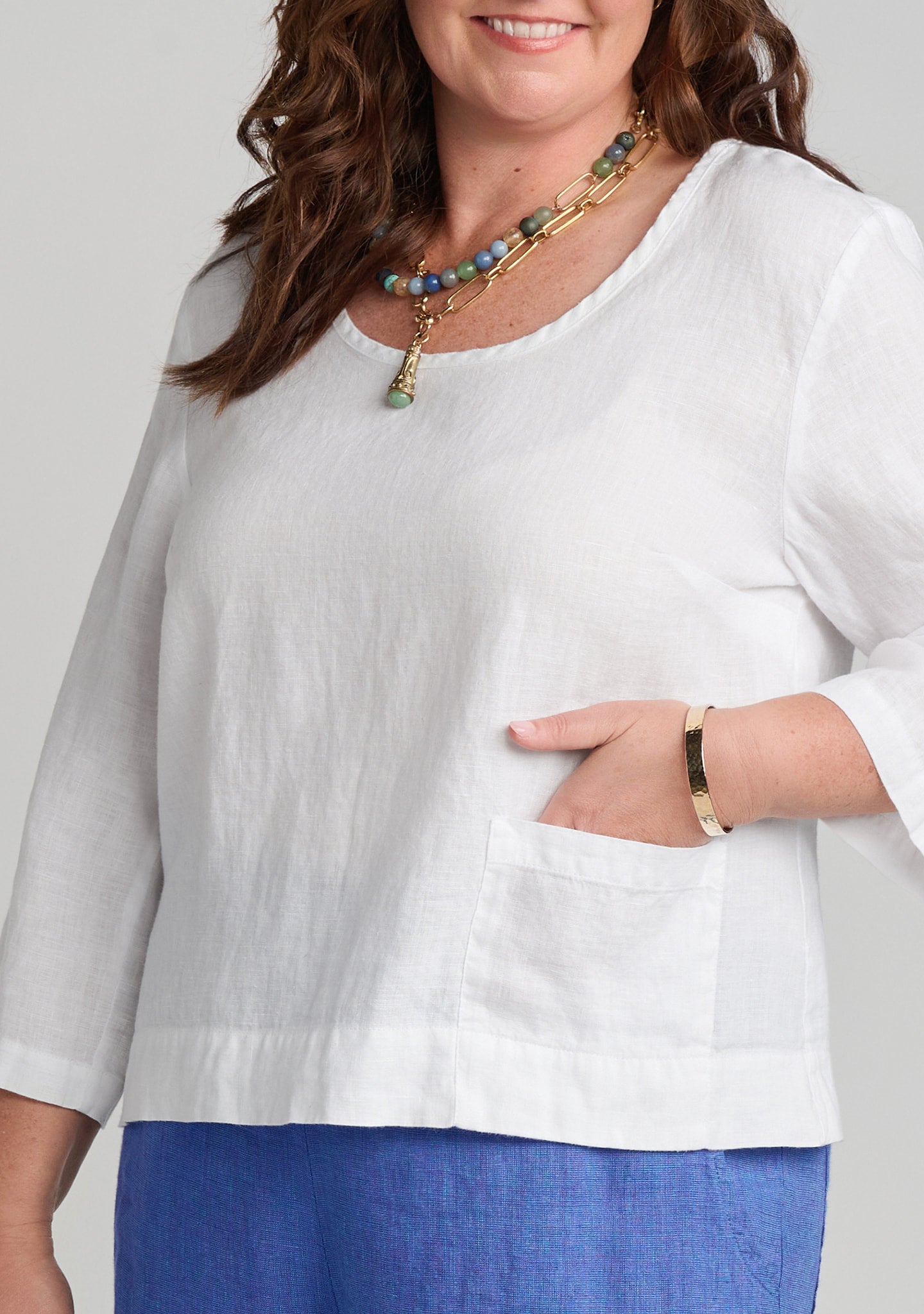 pocketed linear linen pullover details