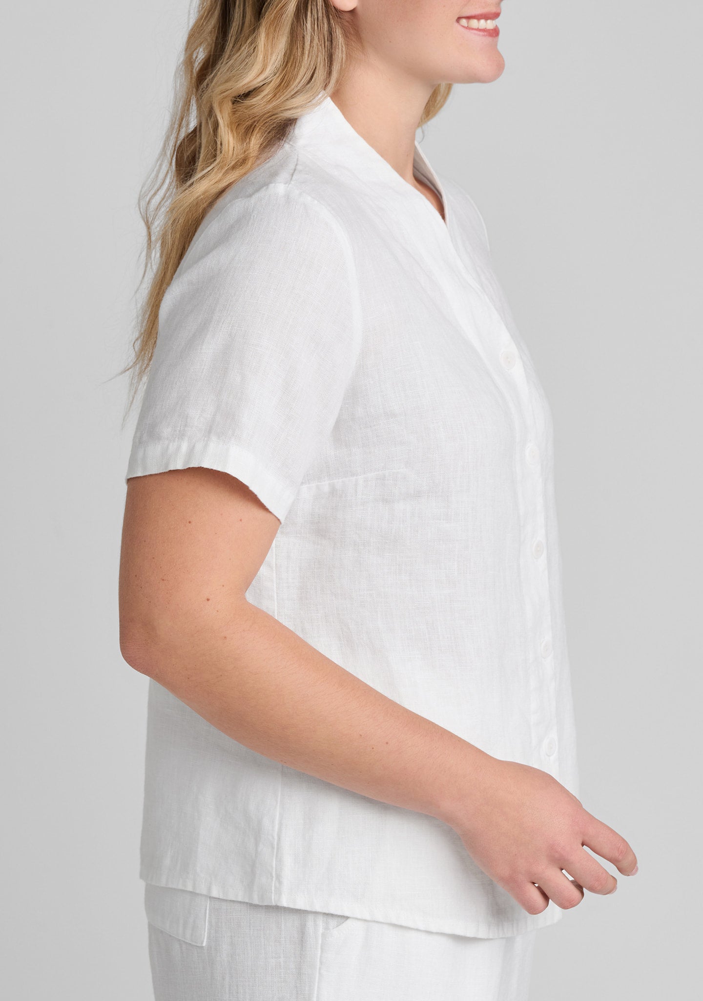 selected version linen blouse details