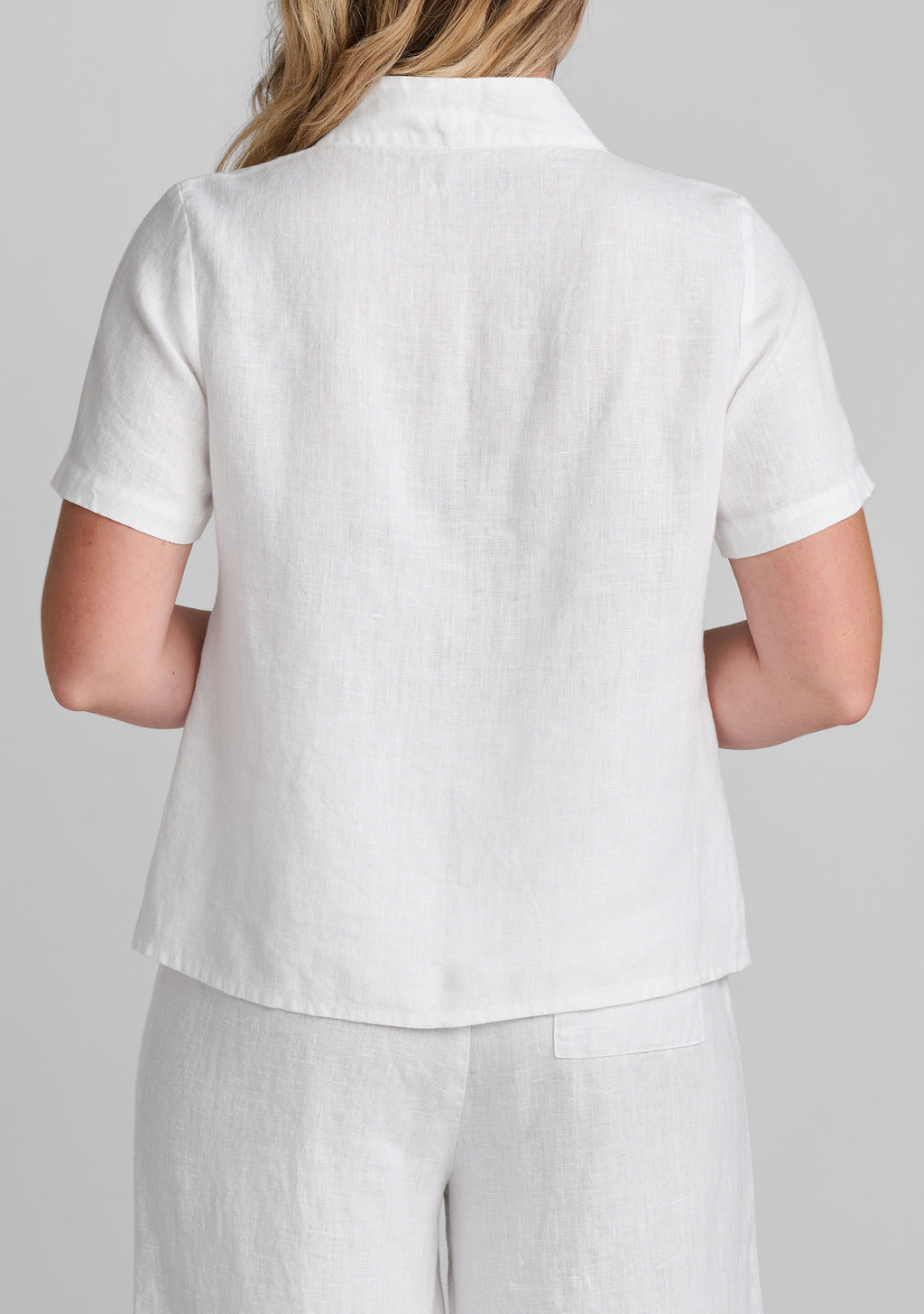 selected version linen blouse details