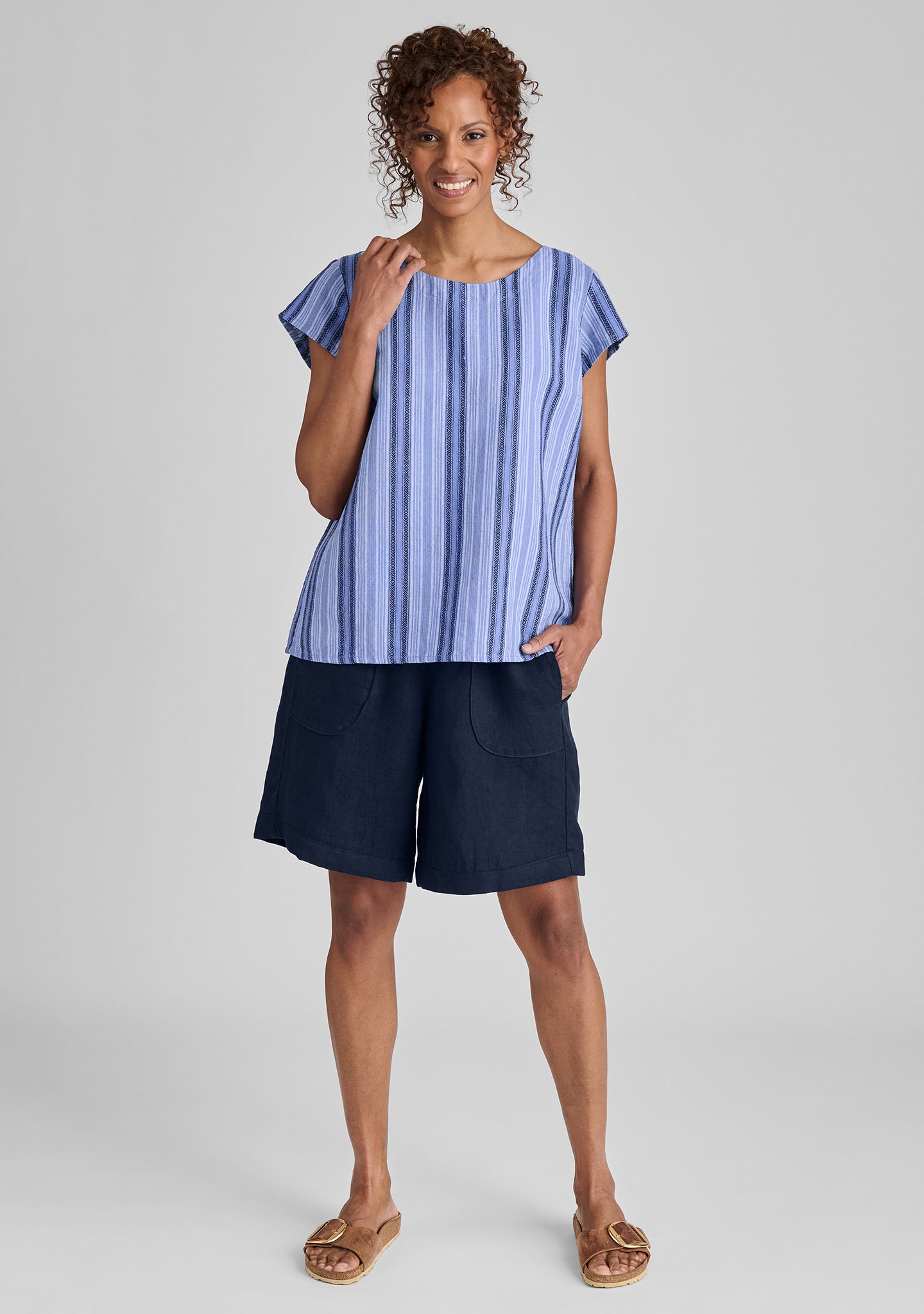 shorty linen shorts details