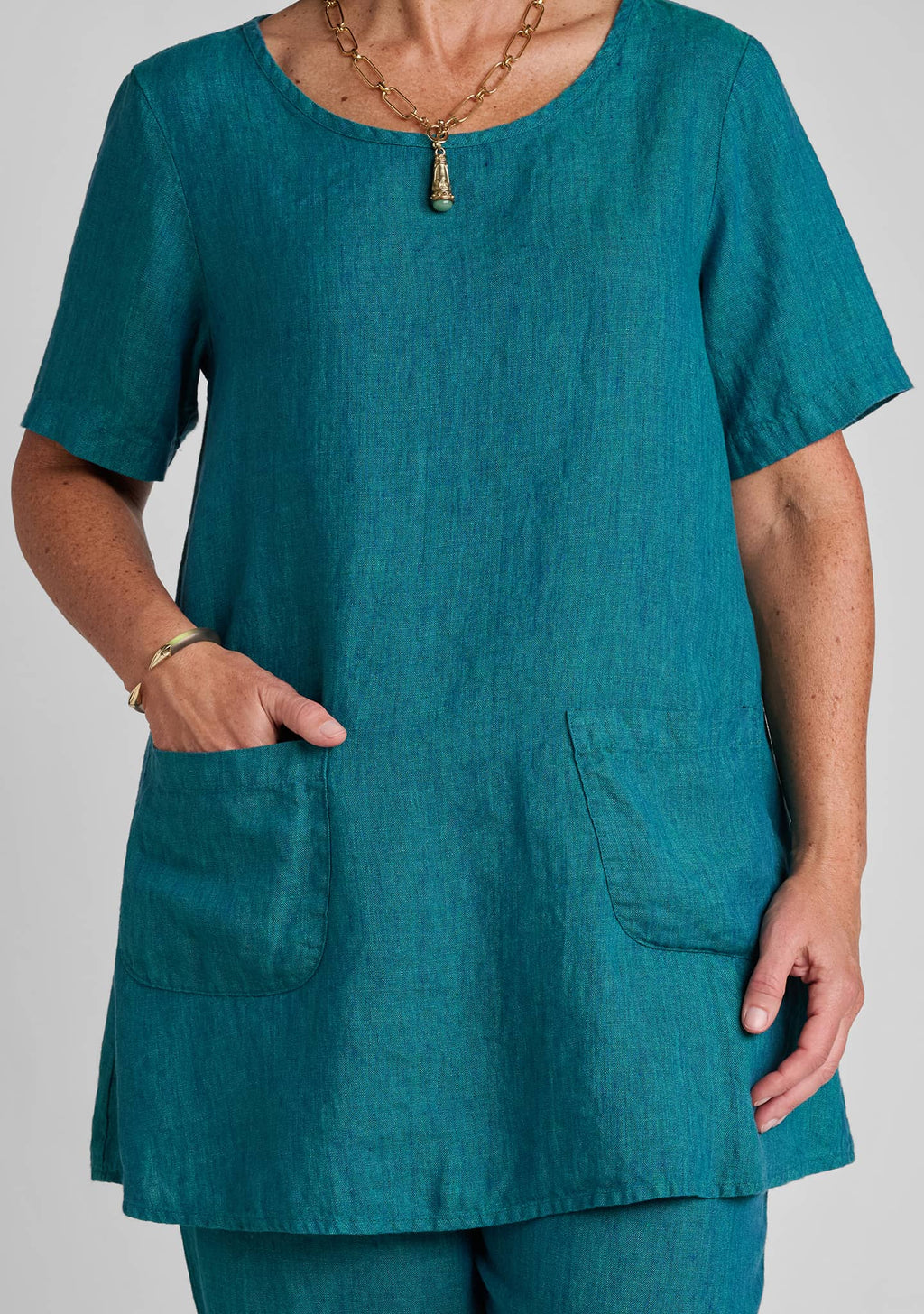 close up view of front pockets on a linen t shirt