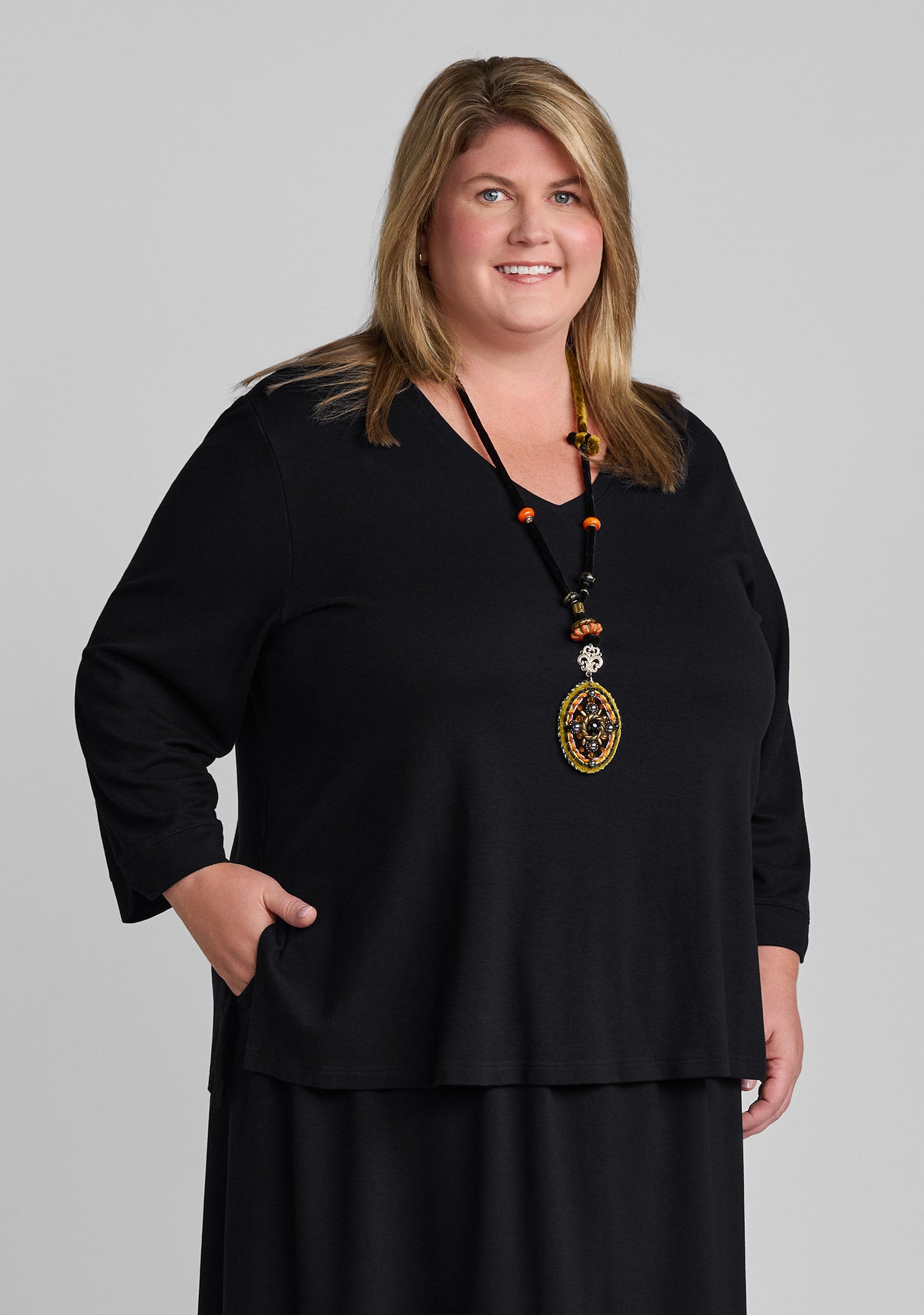 the pullover 3/4 sleeve shirt details