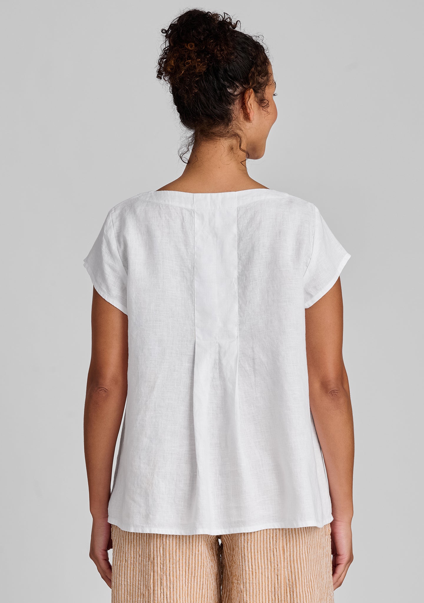 White linen t store shirt