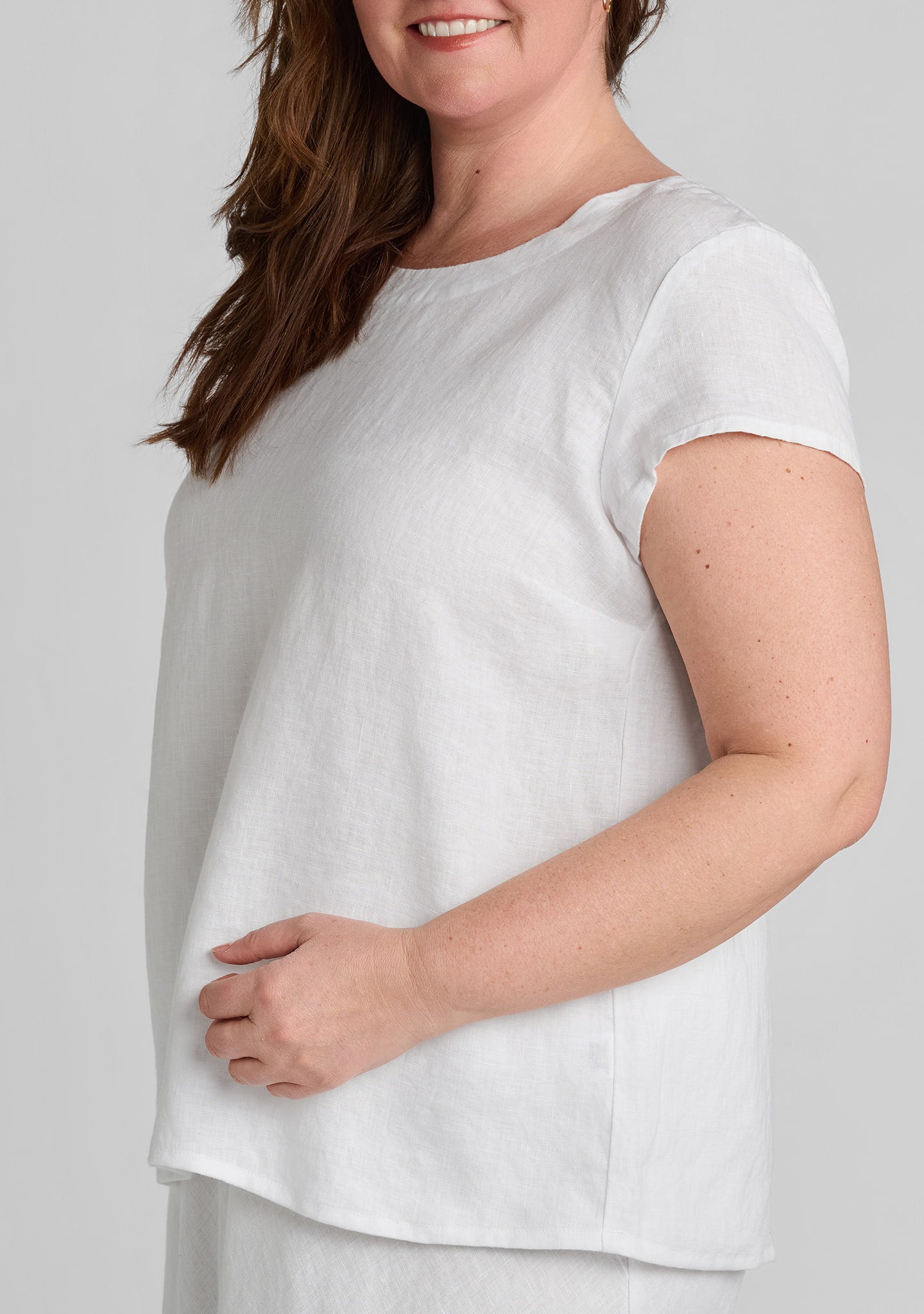 close up of sleeve and bust dart on women's linen tee shirt in white