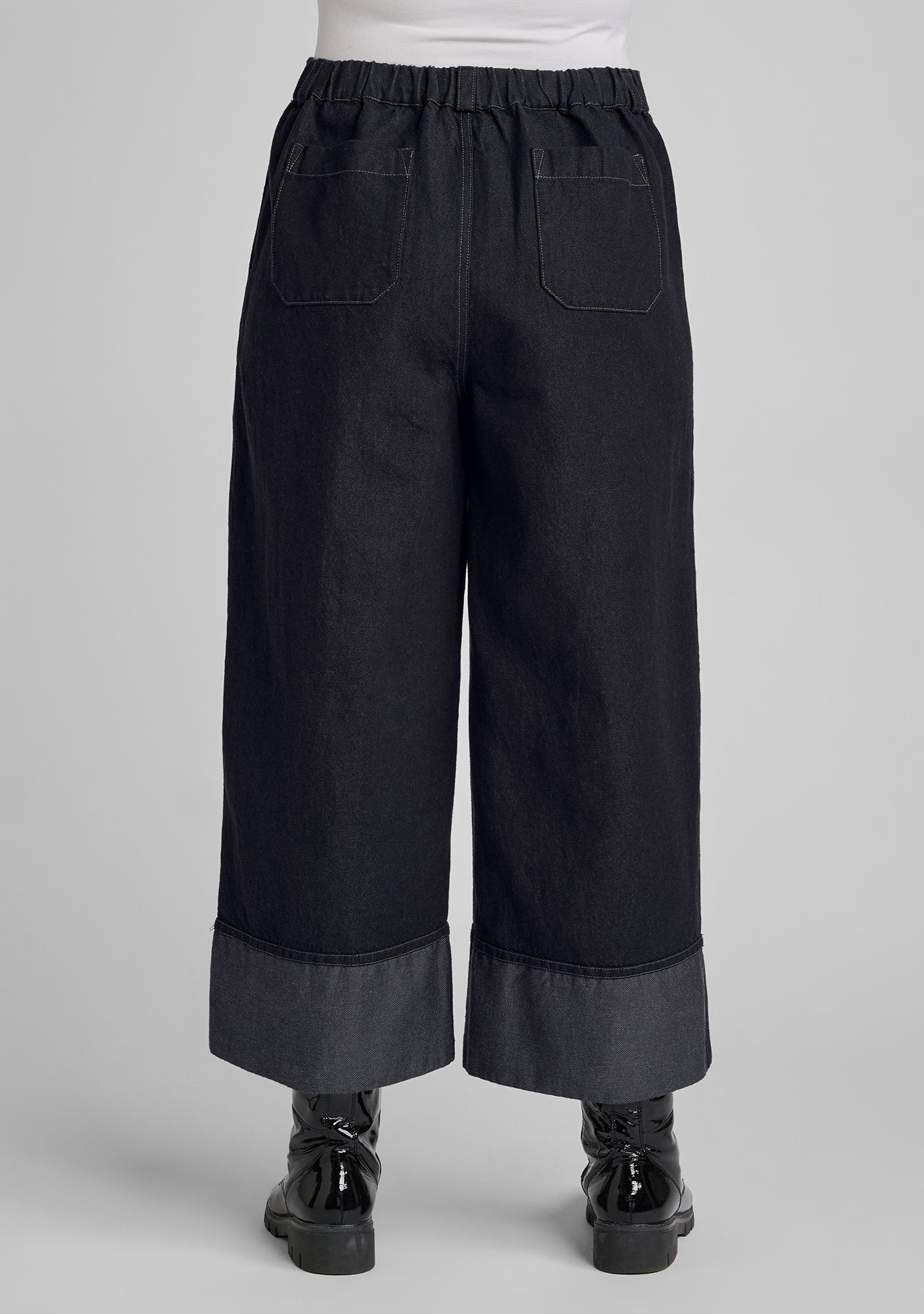 back view of pant showing back pockets