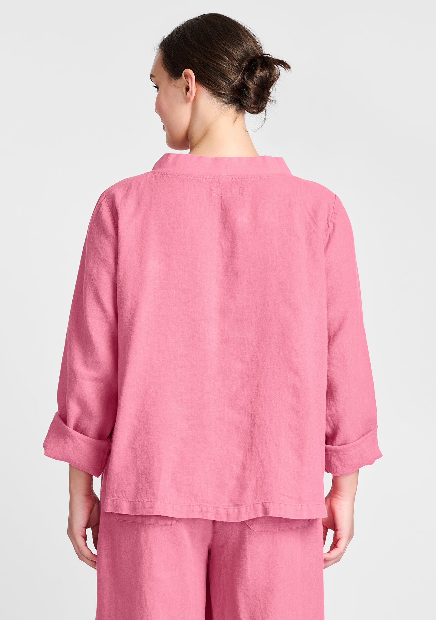 chelsea pullover long sleeve linen shirt details