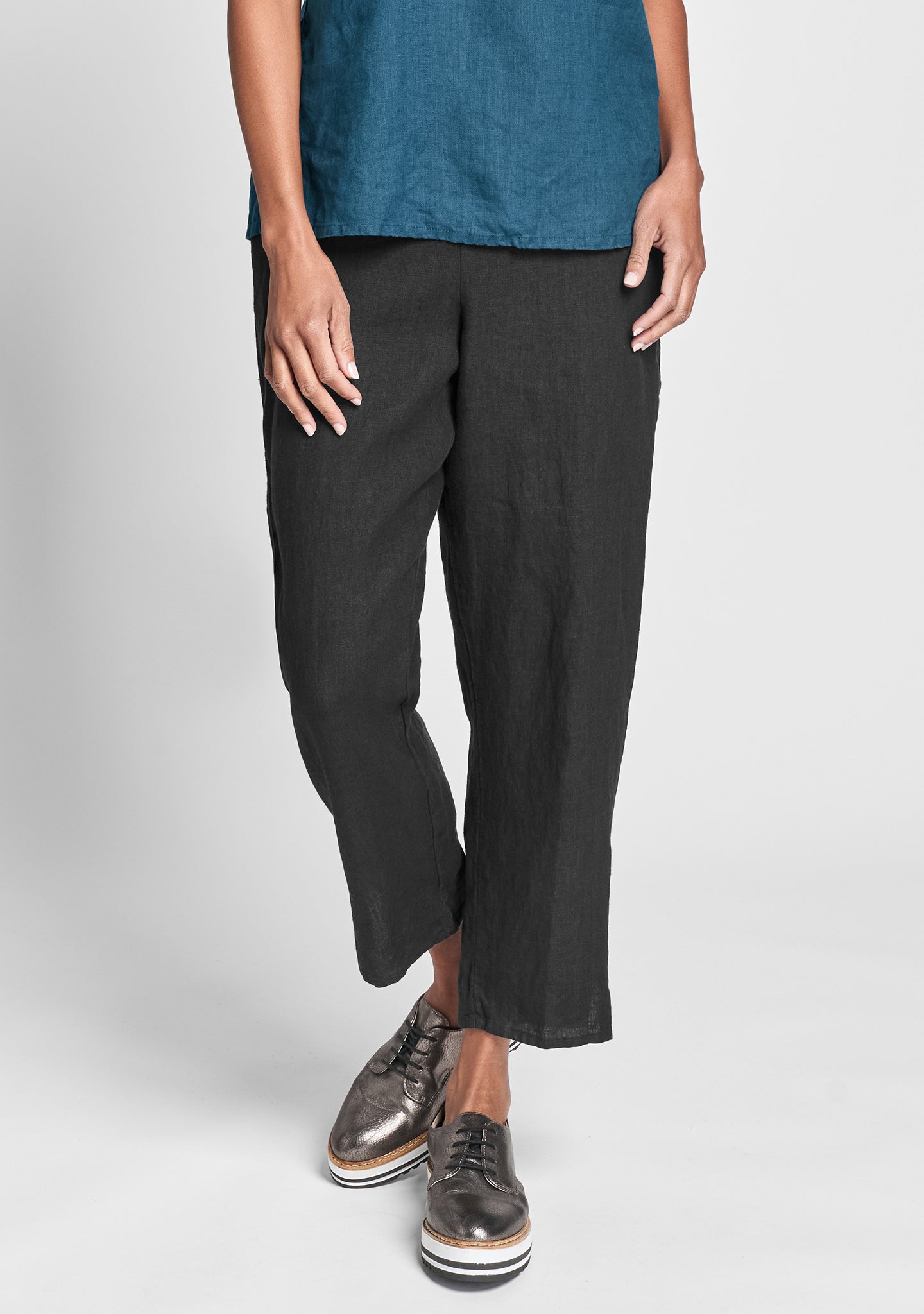 pocketed ankle pant linen pants black