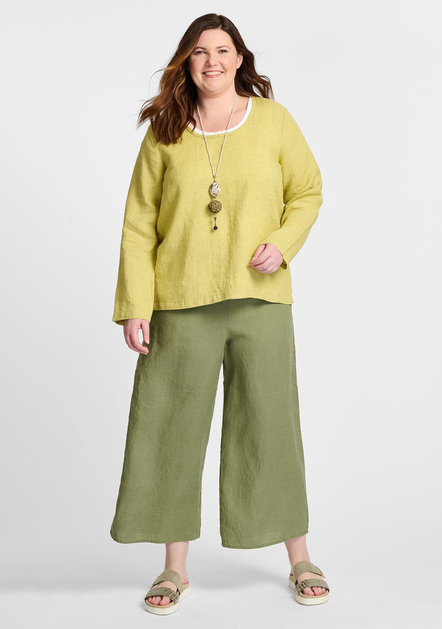 FLAX linen outfit with linen pullover in yellow and linen pants in green
