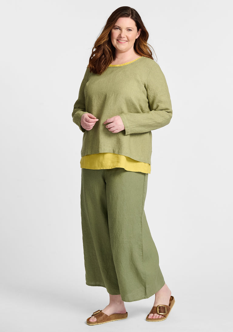 FLAX linen outfit with linen pullover and linen pants in green