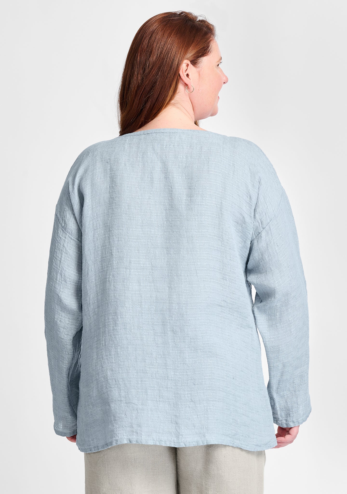 whisperer linen shirt details